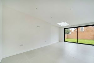 Kitchen diner angle 4- click for photo gallery